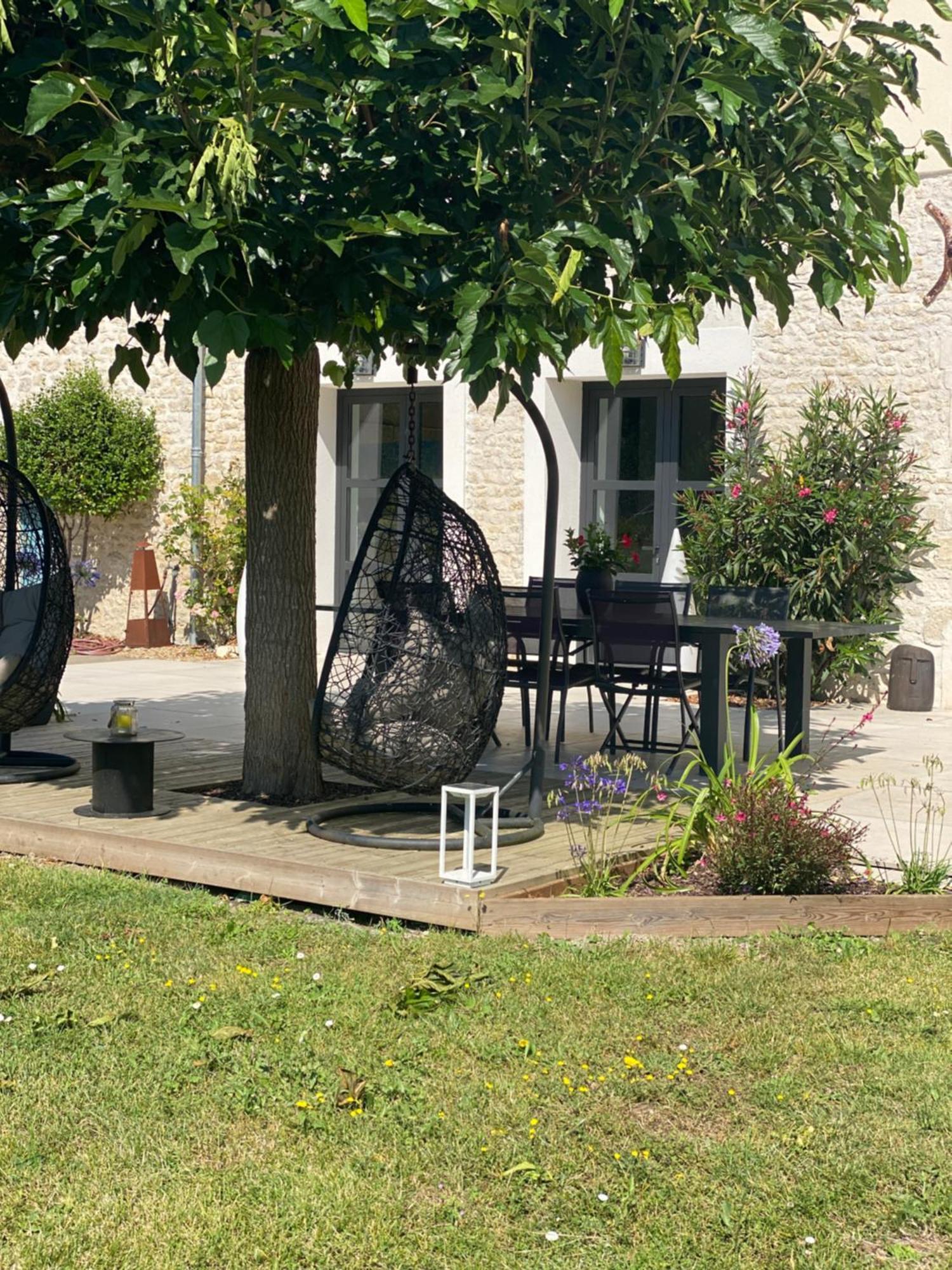 Aigrefeuille-dʼAunis La Chaumeauniere B&B 외부 사진