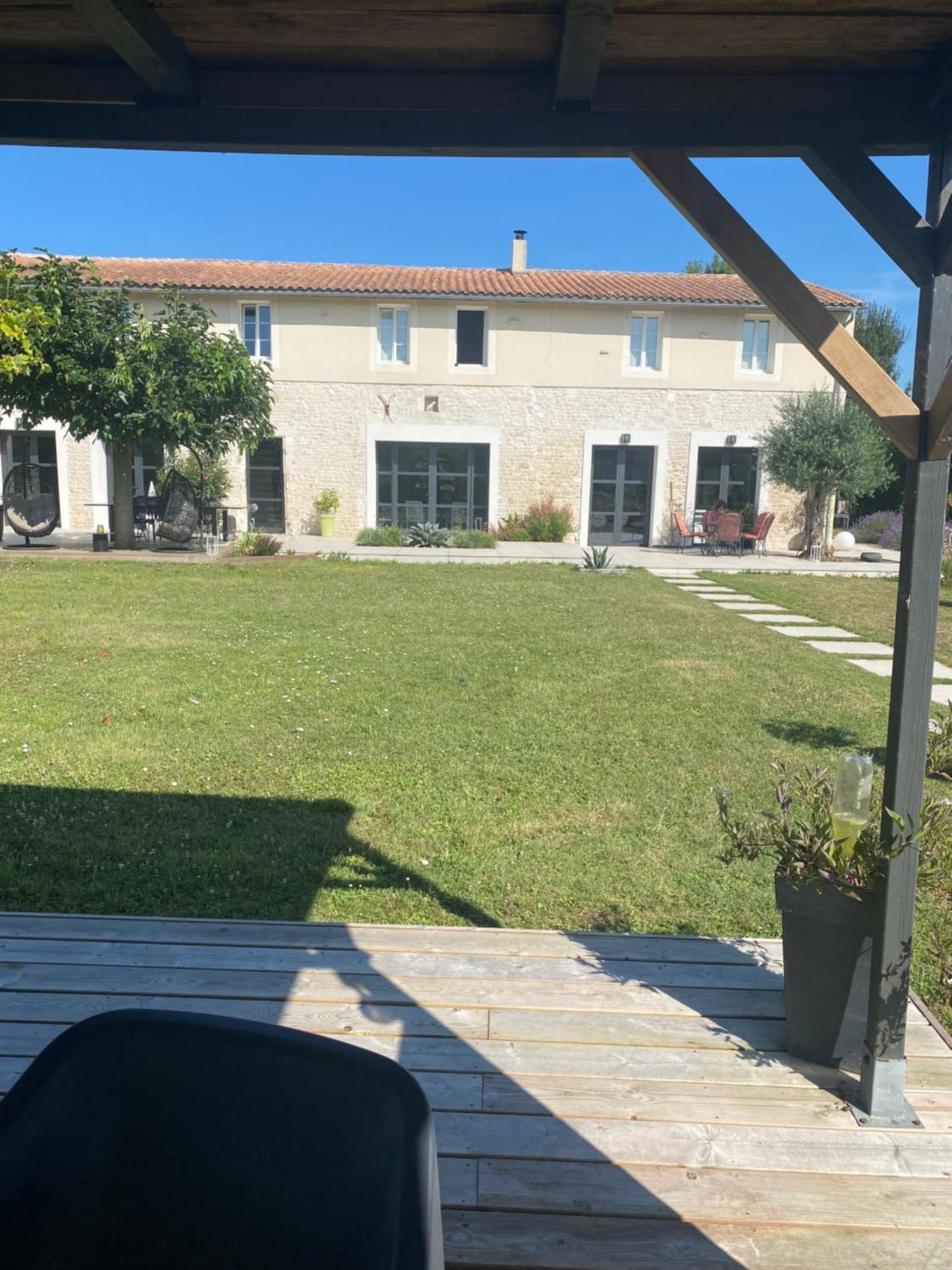 Aigrefeuille-dʼAunis La Chaumeauniere B&B 외부 사진