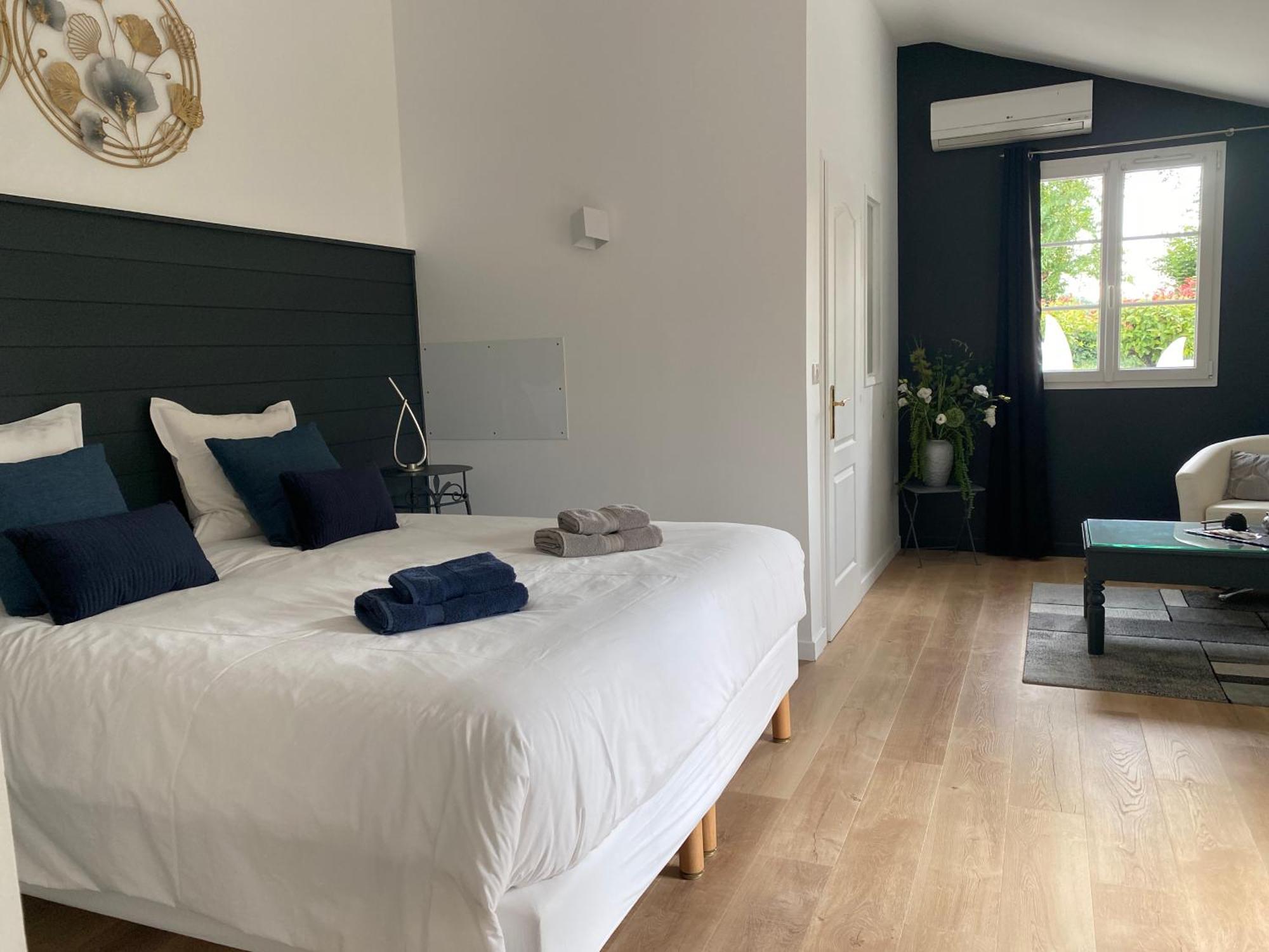 Aigrefeuille-dʼAunis La Chaumeauniere B&B 외부 사진
