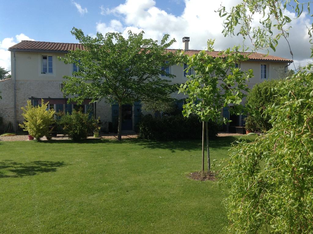 Aigrefeuille-dʼAunis La Chaumeauniere B&B 외부 사진