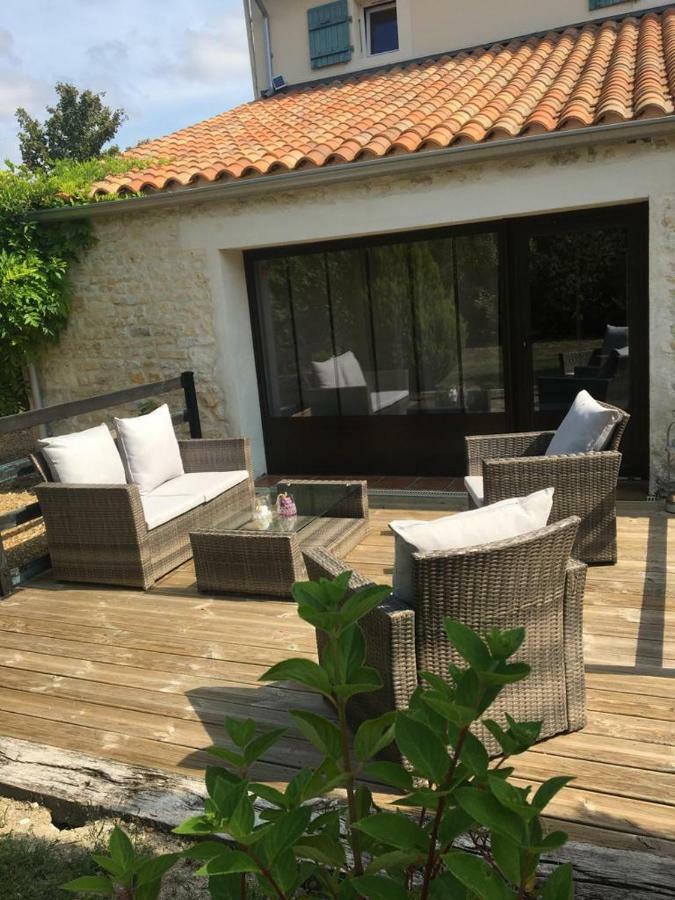 Aigrefeuille-dʼAunis La Chaumeauniere B&B 외부 사진